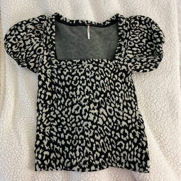 Free People No Type Leopard Top! - Picture 2 of 2